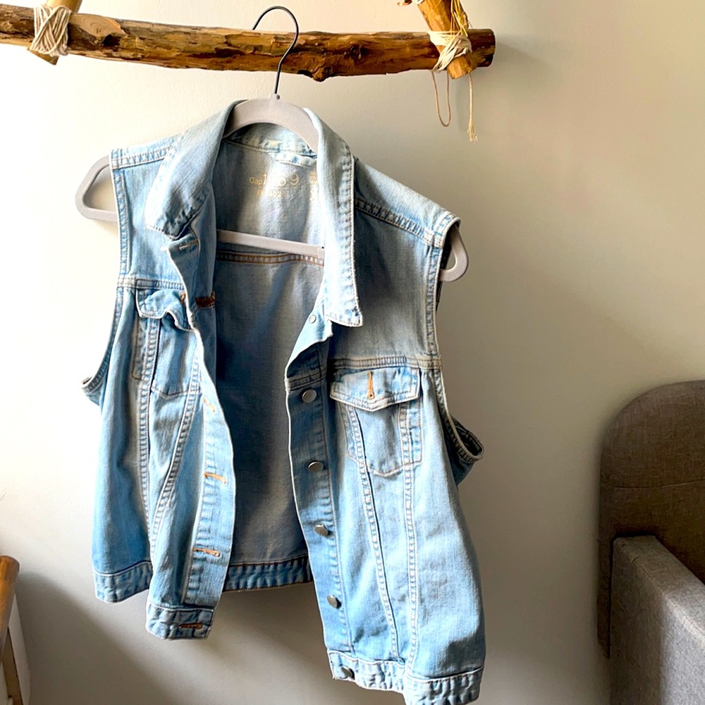 Denim Sleeveless Vest with pockets